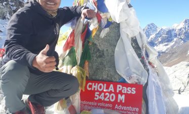 EBC Chola Pass Gokyo Trek