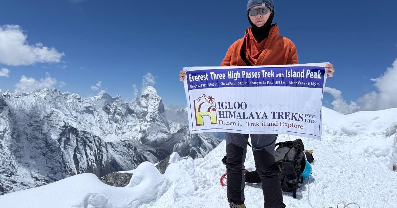 Three High Passes with Island Peak Climb