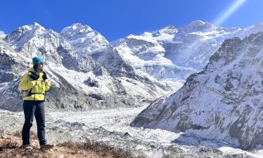 Glacier flow seen during the kanchenjunga circuit trekking in Nepal captured by igloo himalaya treks