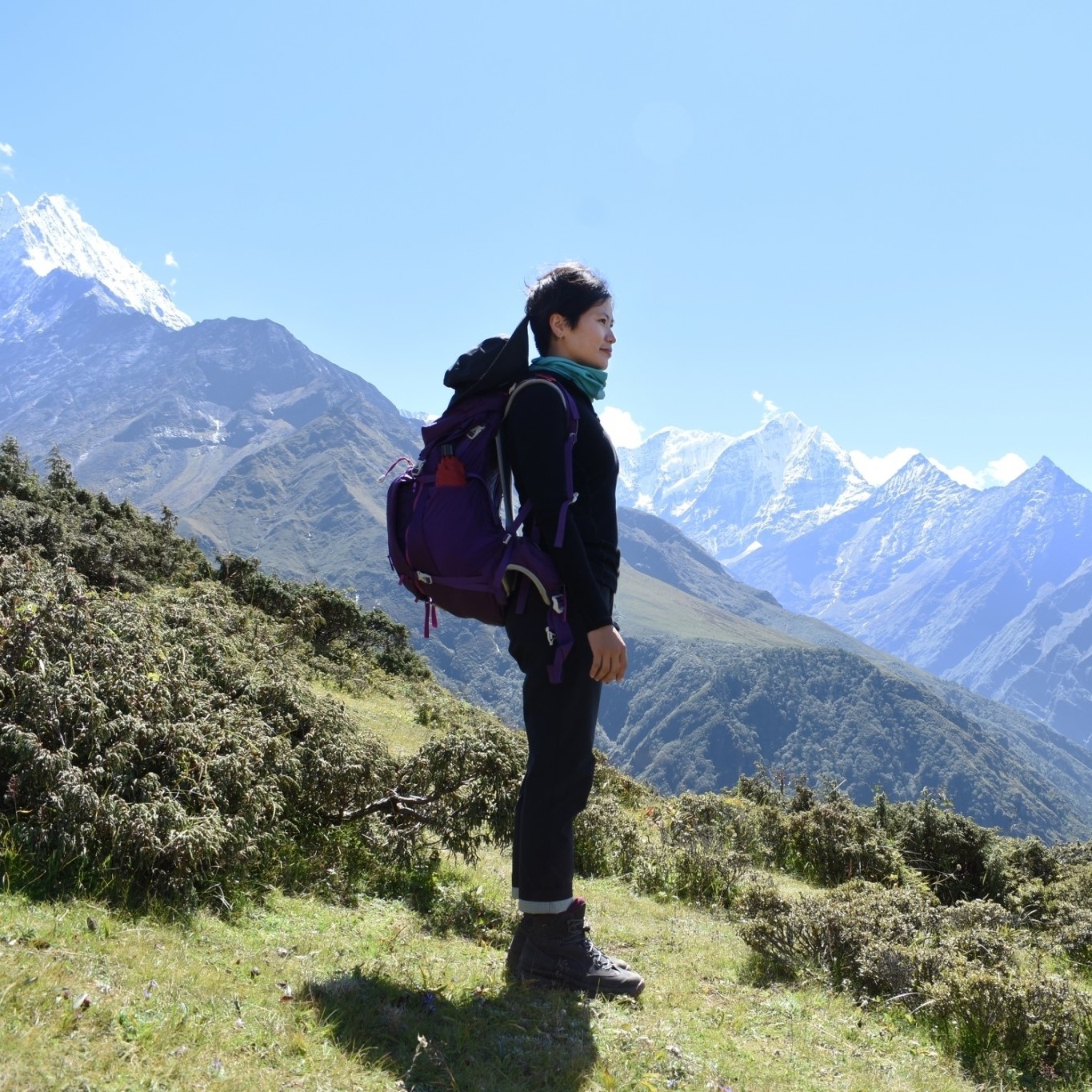 a confident female trekker on to the everest base camp trek