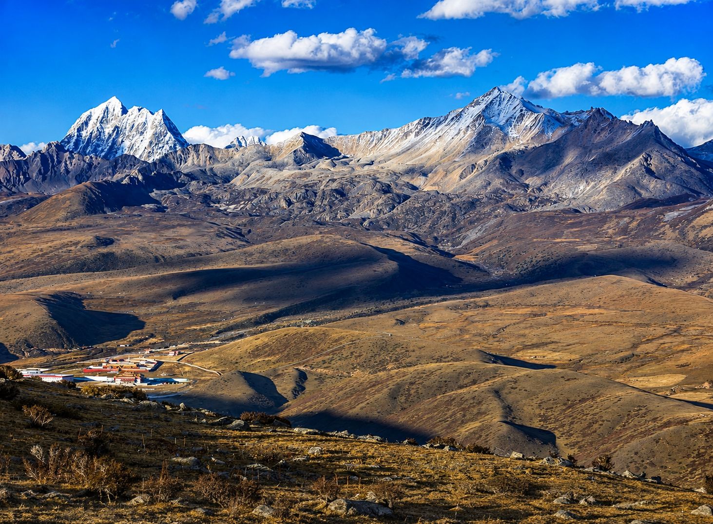 Yala Peak climbing trek with snow-covered Himalayan mountains in Langtang Nepal